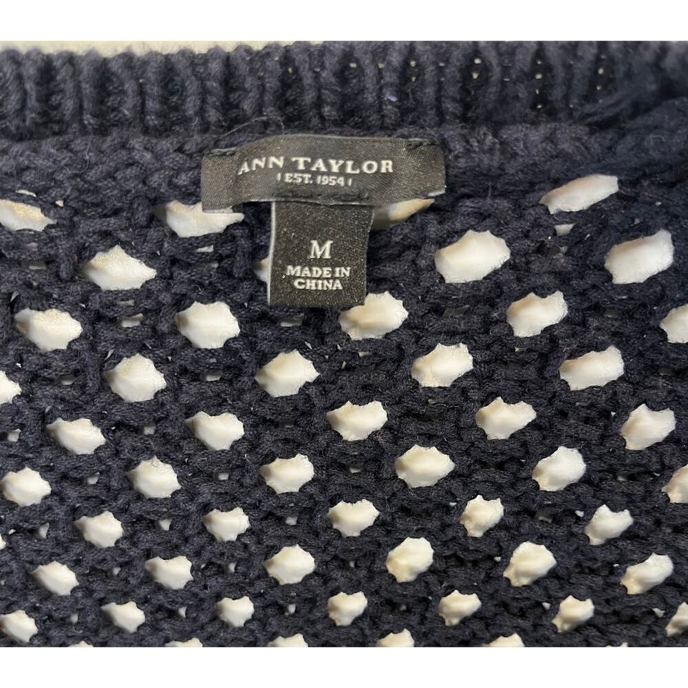 Ann Taylor Women M Navy Crochet Open Knit 100% Cotton V Neck Sweater Coastal Top - Picture 5 of 8